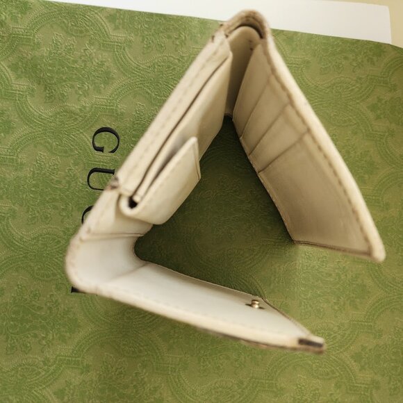 Gucci Britt GG Logo Compact Wallet - Picture 14 of 16